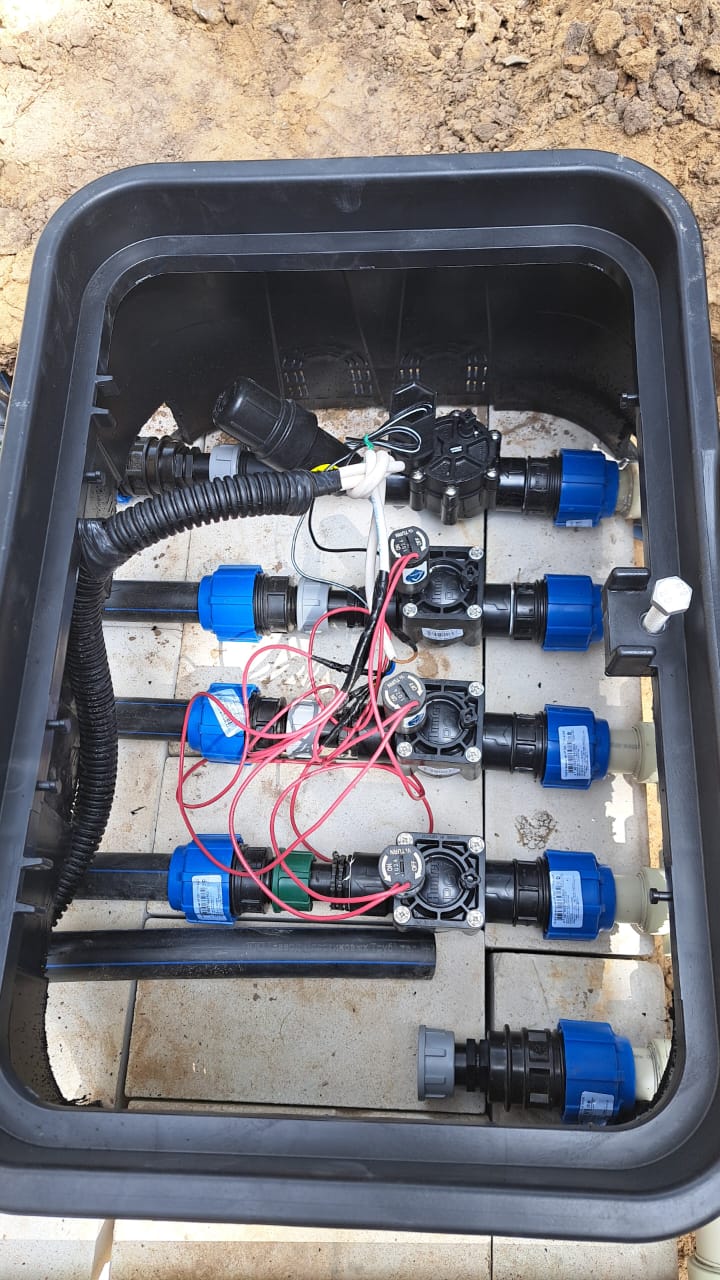 Клапанный бокс с электромагнитными клапанами для управления Автополивом